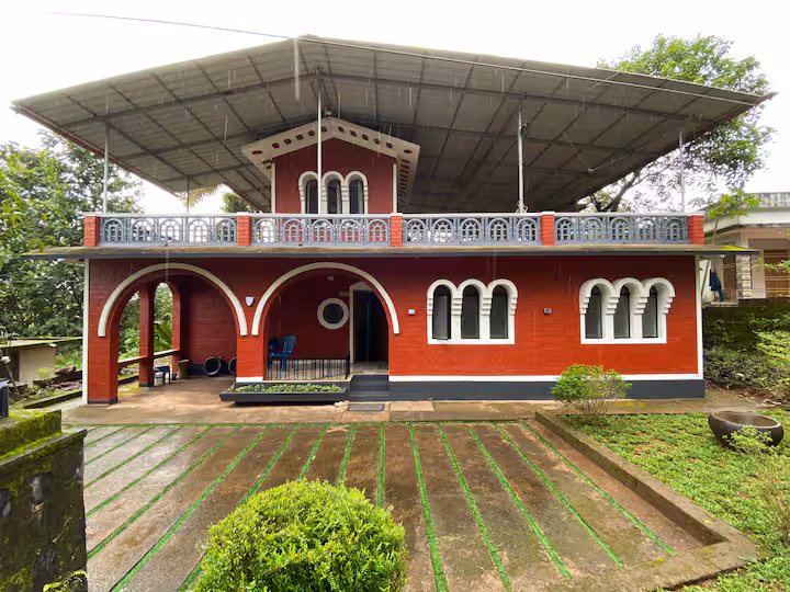 Vysakham Heritage homestay exterior and courtyard