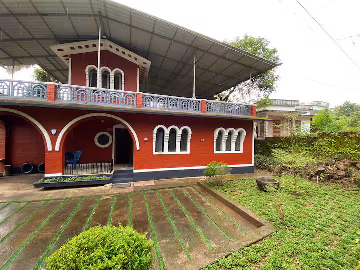Exterior view of Vysakham Heritage from the garden